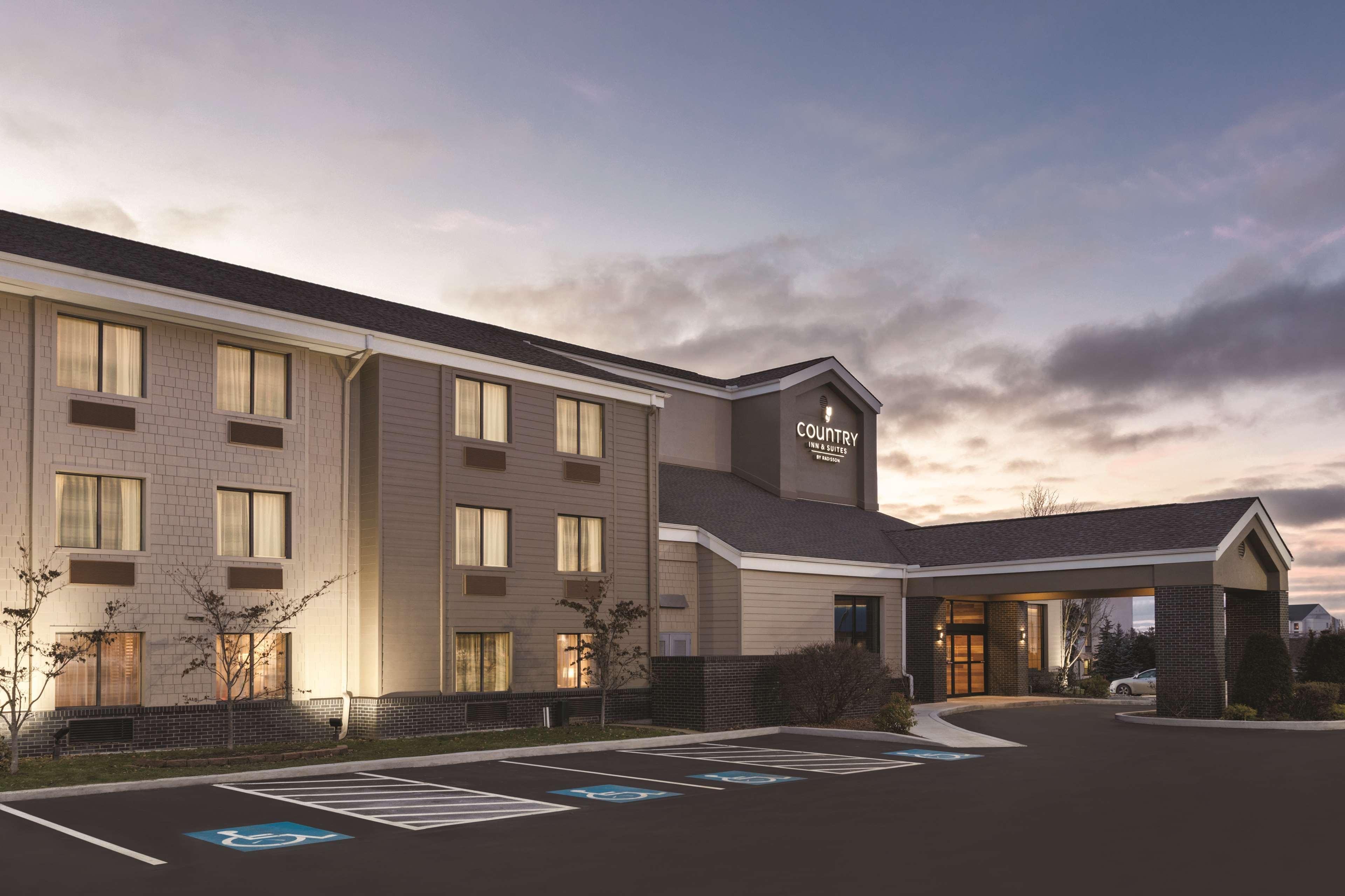 Country Inn & Suites By Radisson, Erie, Pa Kearsarge Exteriör bild
